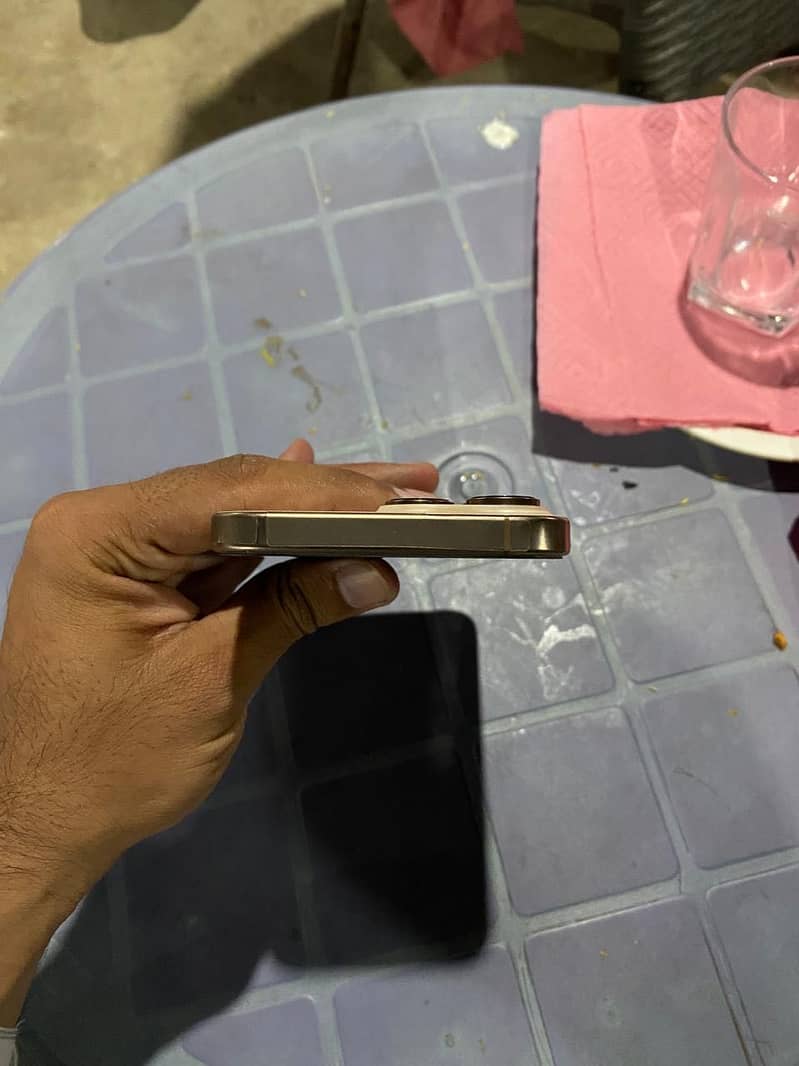 Apple iPhone 16 Pro Max 5