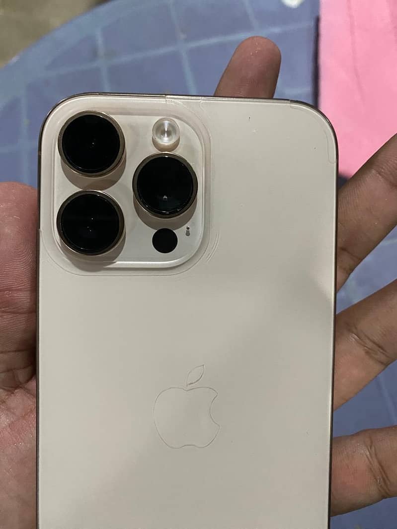 Apple iPhone 16 Pro Max 6