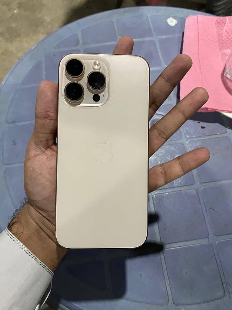 Apple iPhone 16 Pro Max 7