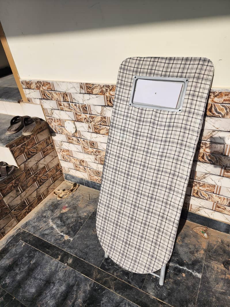 Iron Foldable Stand 2