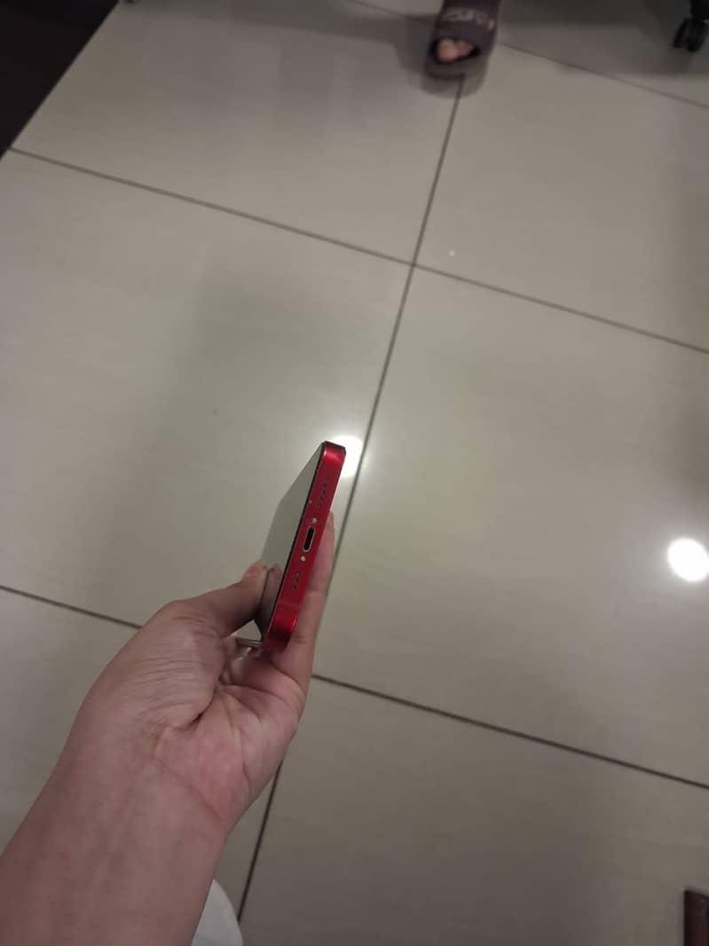 Apple iPhone 13 4