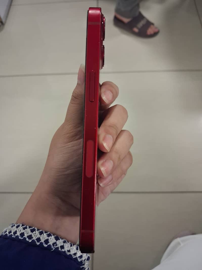 Apple iPhone 13 8