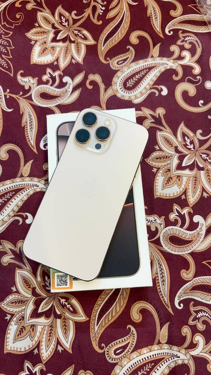 Apple iPhone 16 Pro Max 0