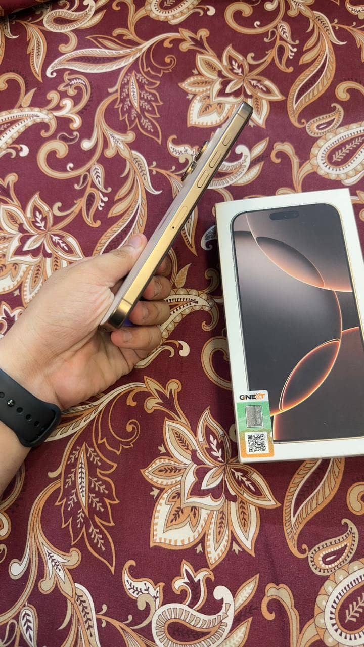 Apple iPhone 16 Pro Max 2