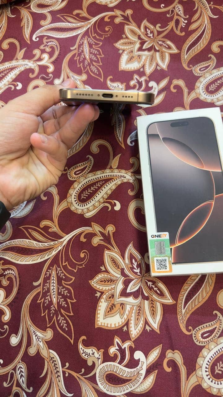 Apple iPhone 16 Pro Max 4