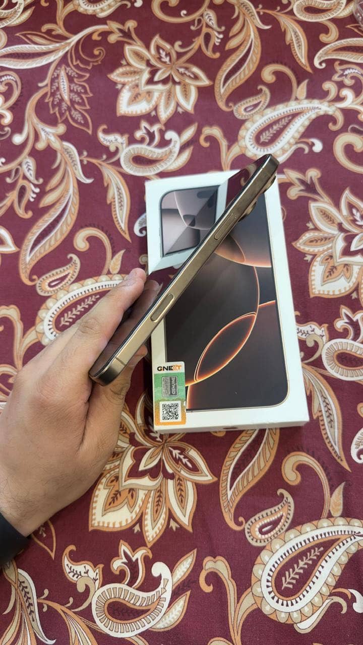 Apple iPhone 16 Pro Max 6