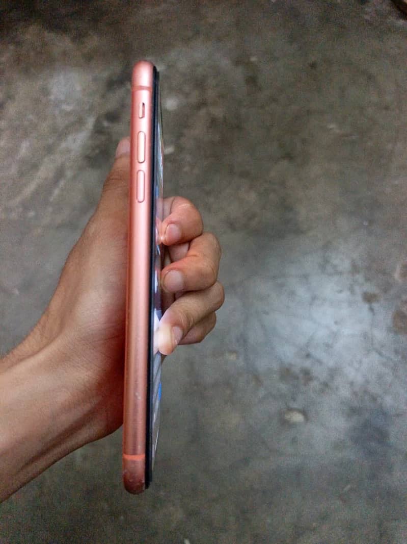 Apple iPhone XR 4