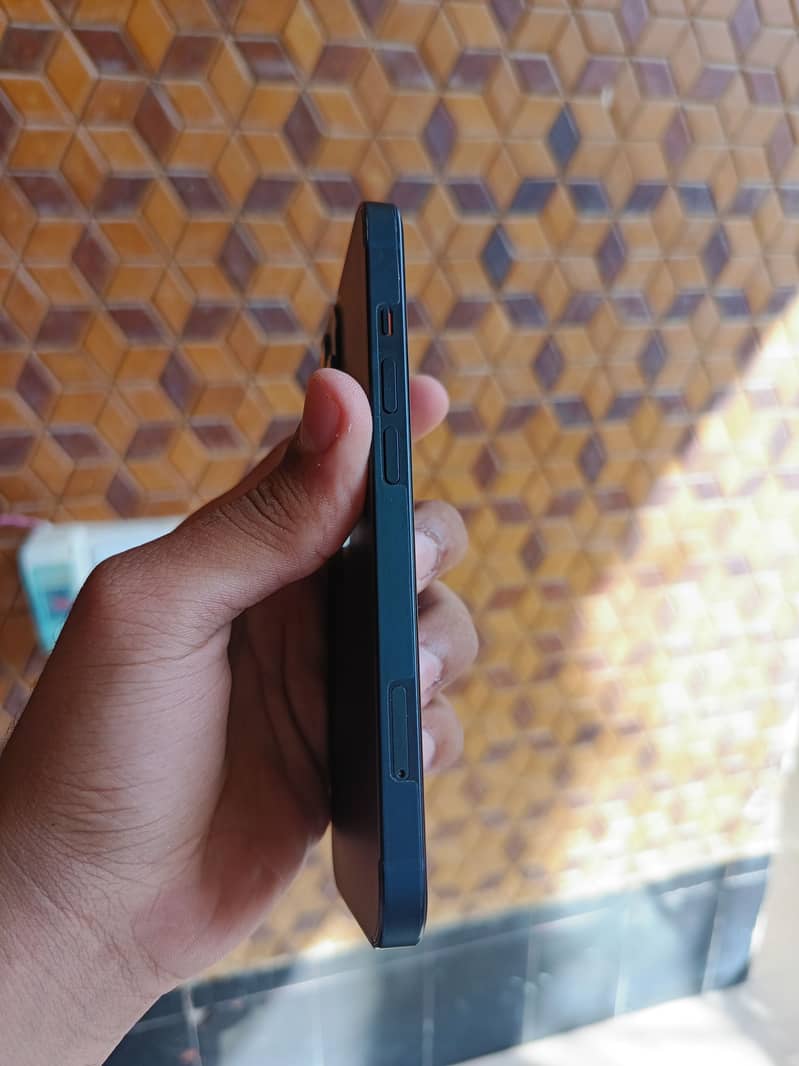 Apple iPhone 13 6