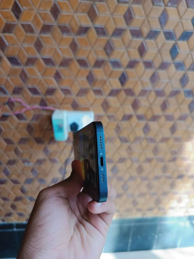 Apple iPhone 13 9