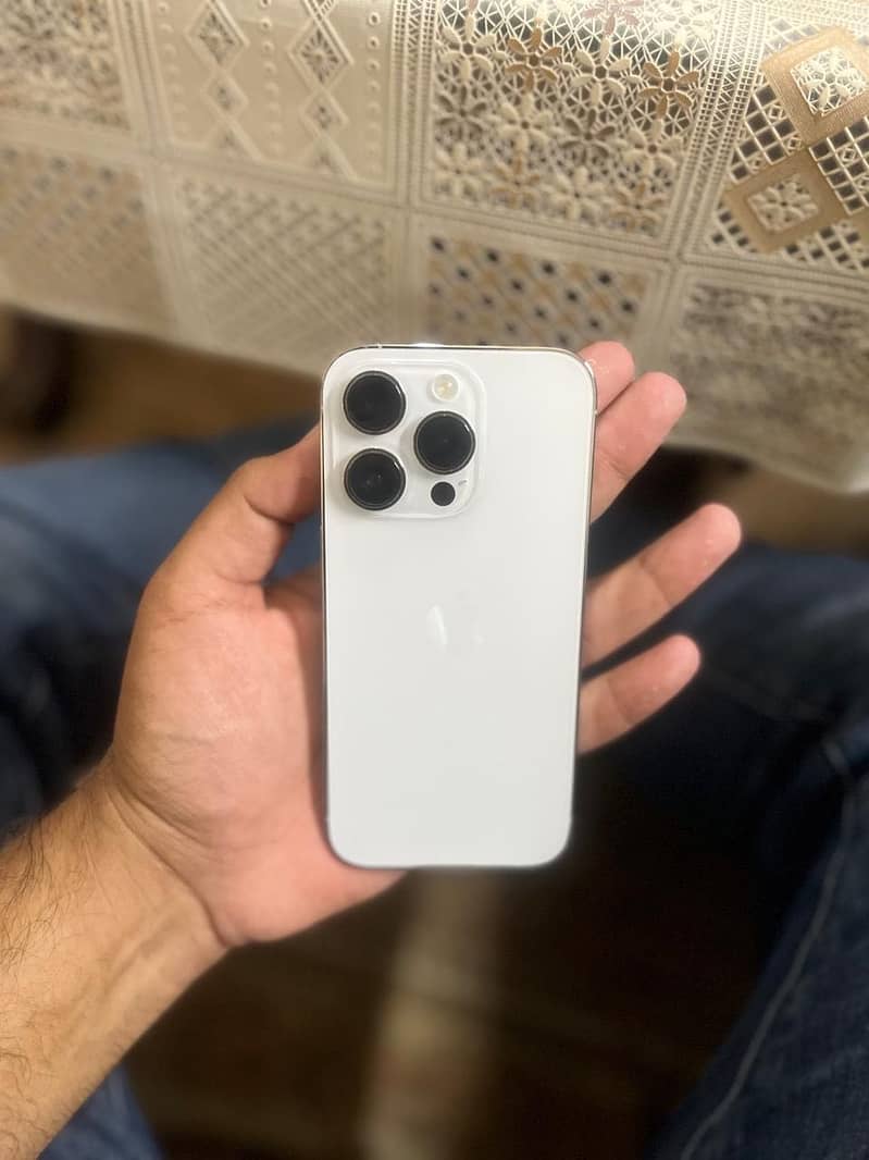 Apple iPhone 14 Pro 1