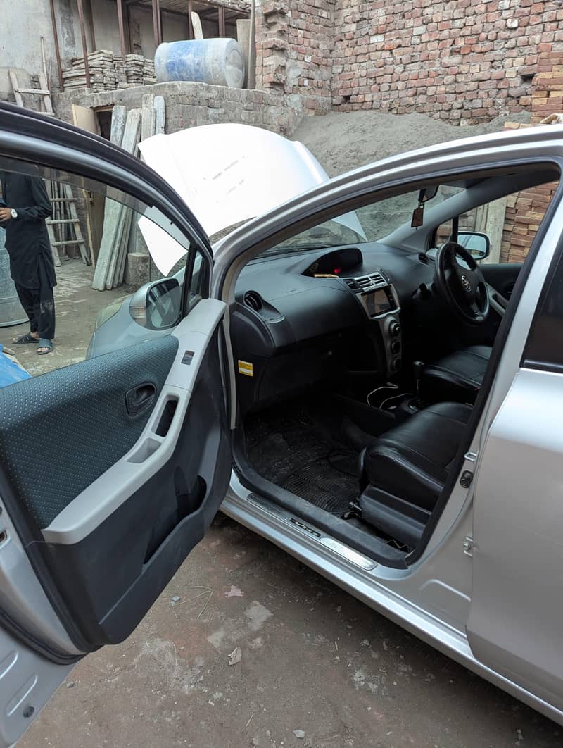 Toyota Vitz 2012 3
