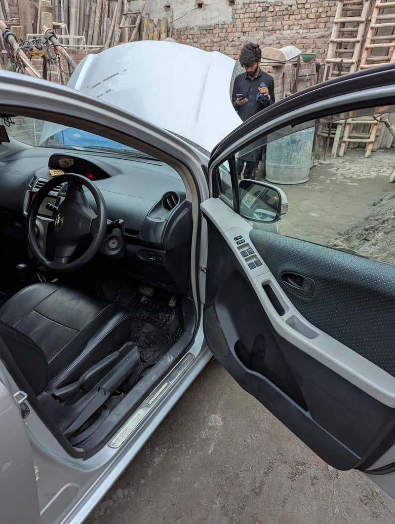 Toyota Vitz 2012 4