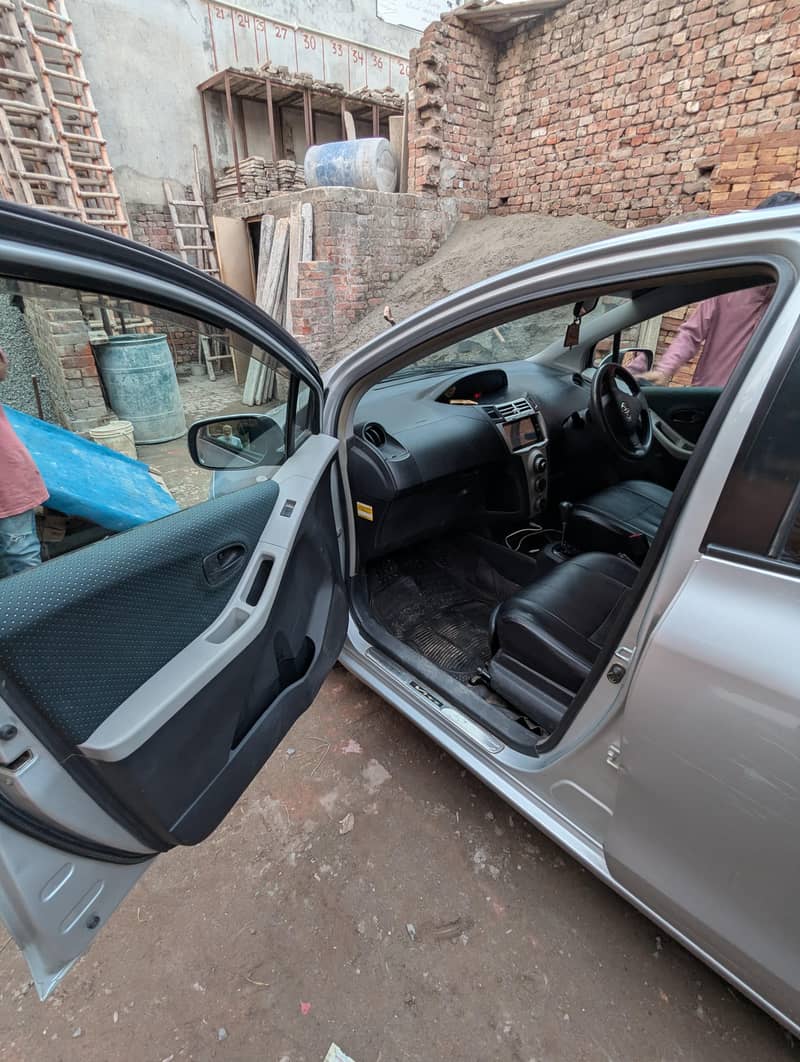 Toyota Vitz 2012 6