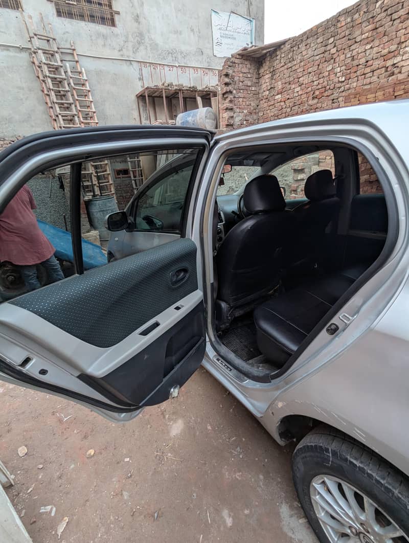 Toyota Vitz 2012 7