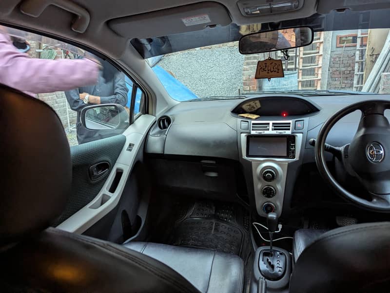 Toyota Vitz 2012 8