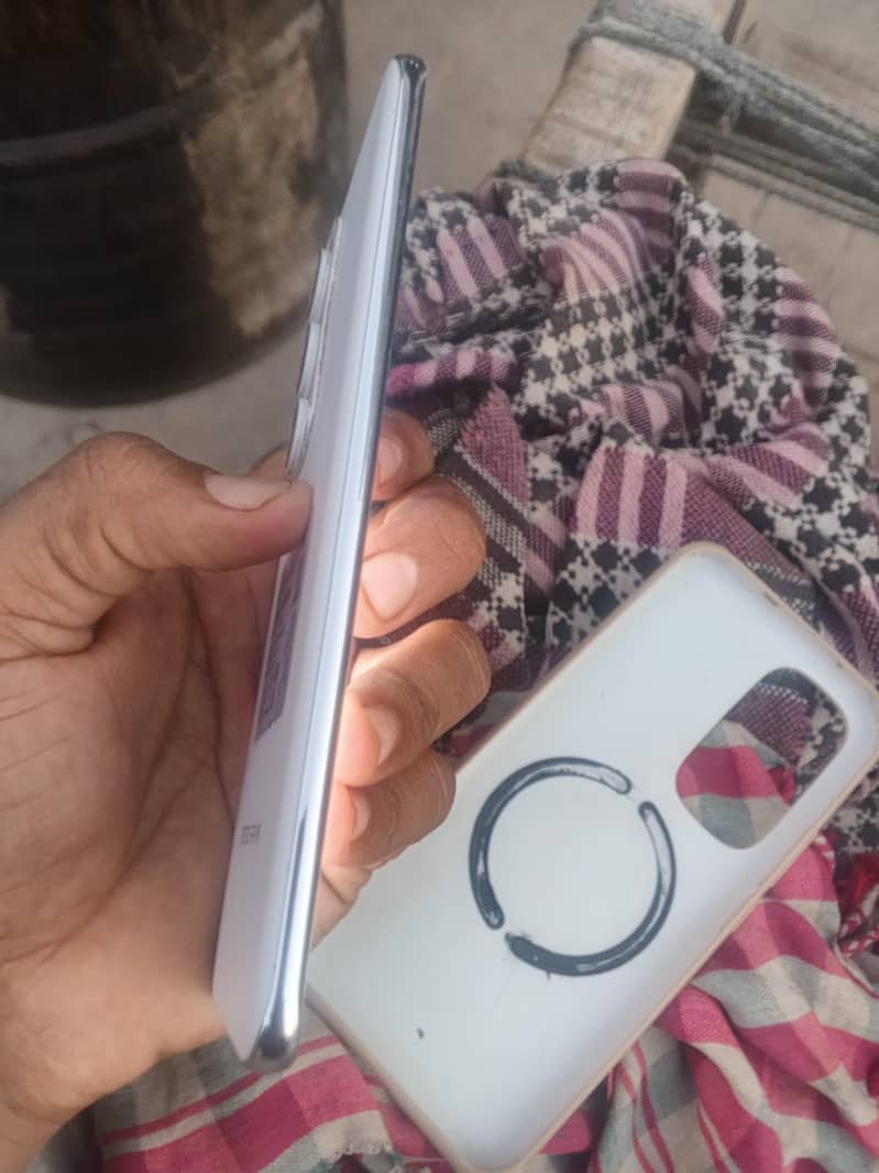 Tecno sparkl 40 Pro Plus 4