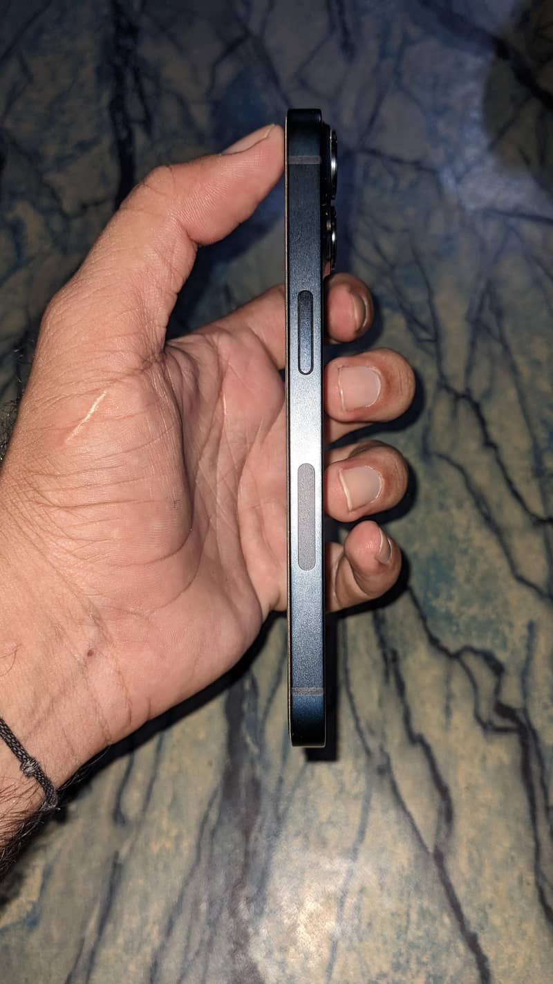 Apple iPhone 14 3