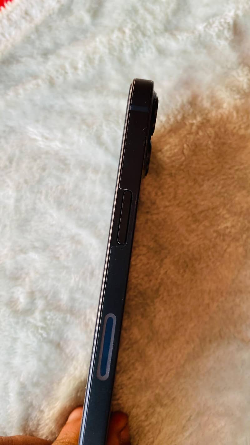 Apple iPhone 13.128 memory 2