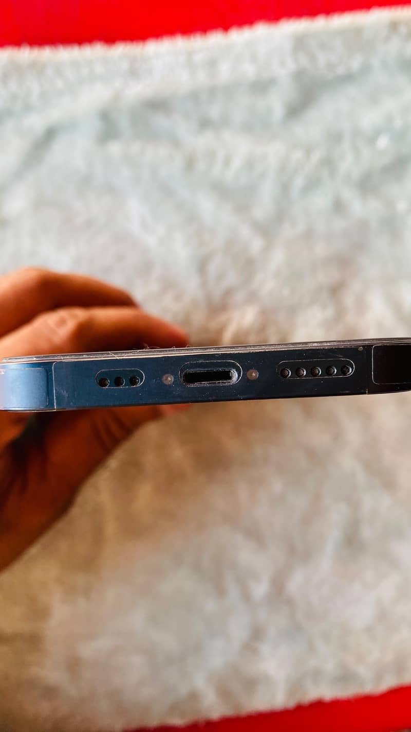 Apple iPhone 13.128 memory 3