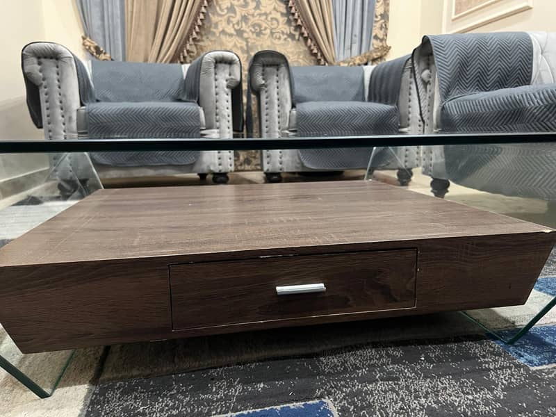 selling 9/10 condition centre table 1
