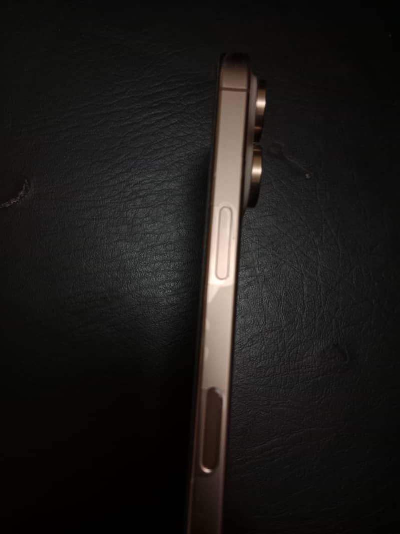 Apple iPhone 16 Pro 1