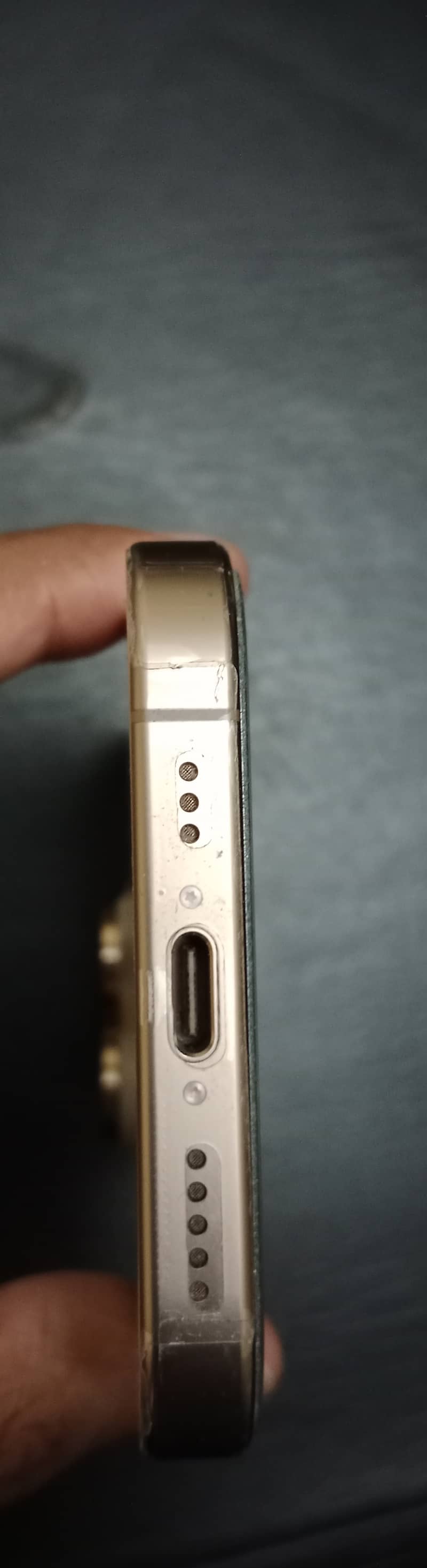Apple iPhone 16 Pro 2