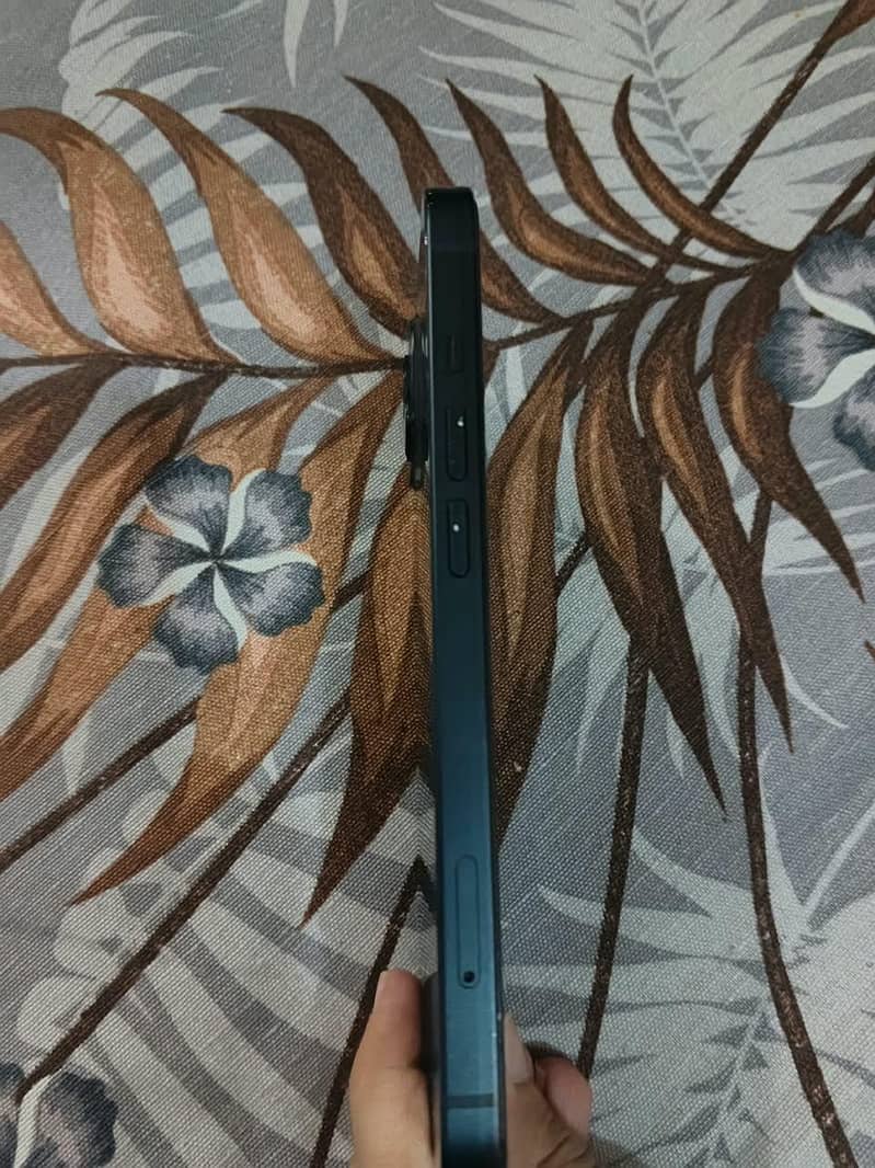 Apple iPhone 13 3