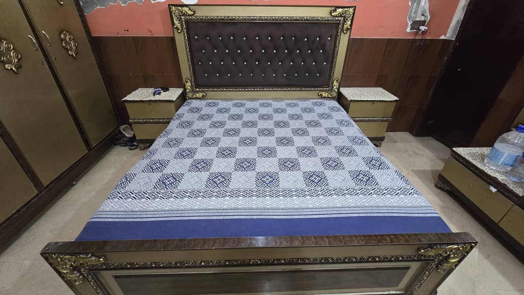 BED SIDE TABLES 0