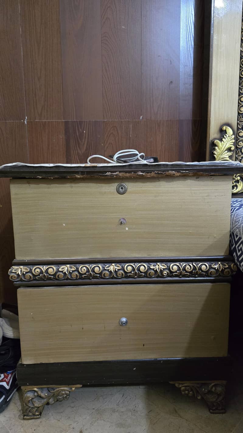 BED SIDE TABLES 3