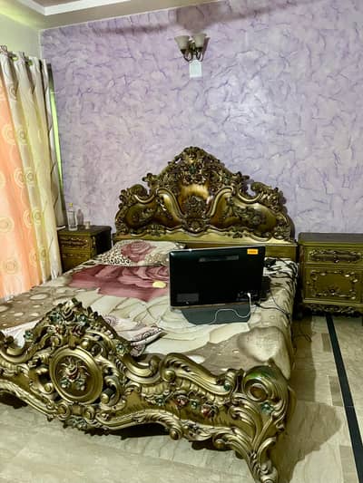 Heavy Carved Antique Style Bed & Dressing Set – Urgent Sale!