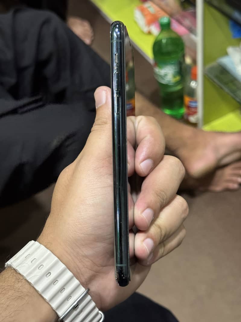 Apple iPhone 11 Pro Max 2
