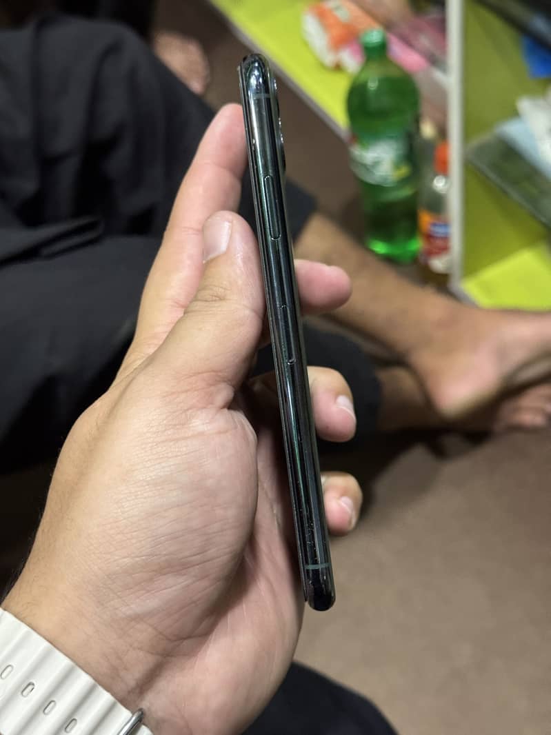 Apple iPhone 11 Pro Max 3