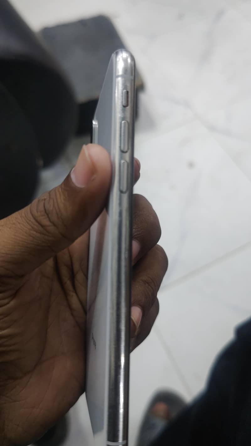 Apple iPhone XS 3