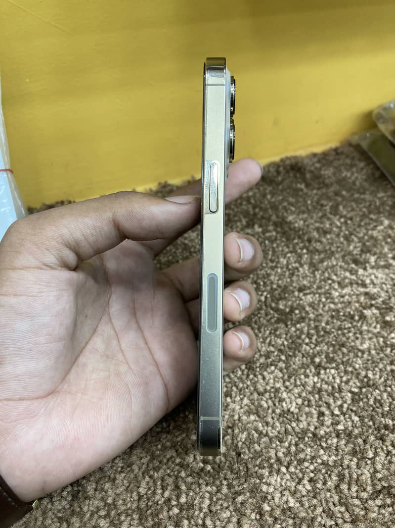 Apple iPhone 13 Pro 4