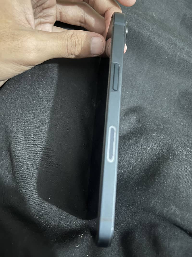 Apple iPhone 13 JV 3
