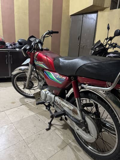 Cd 70 for sale in good condition engine 10 by 10