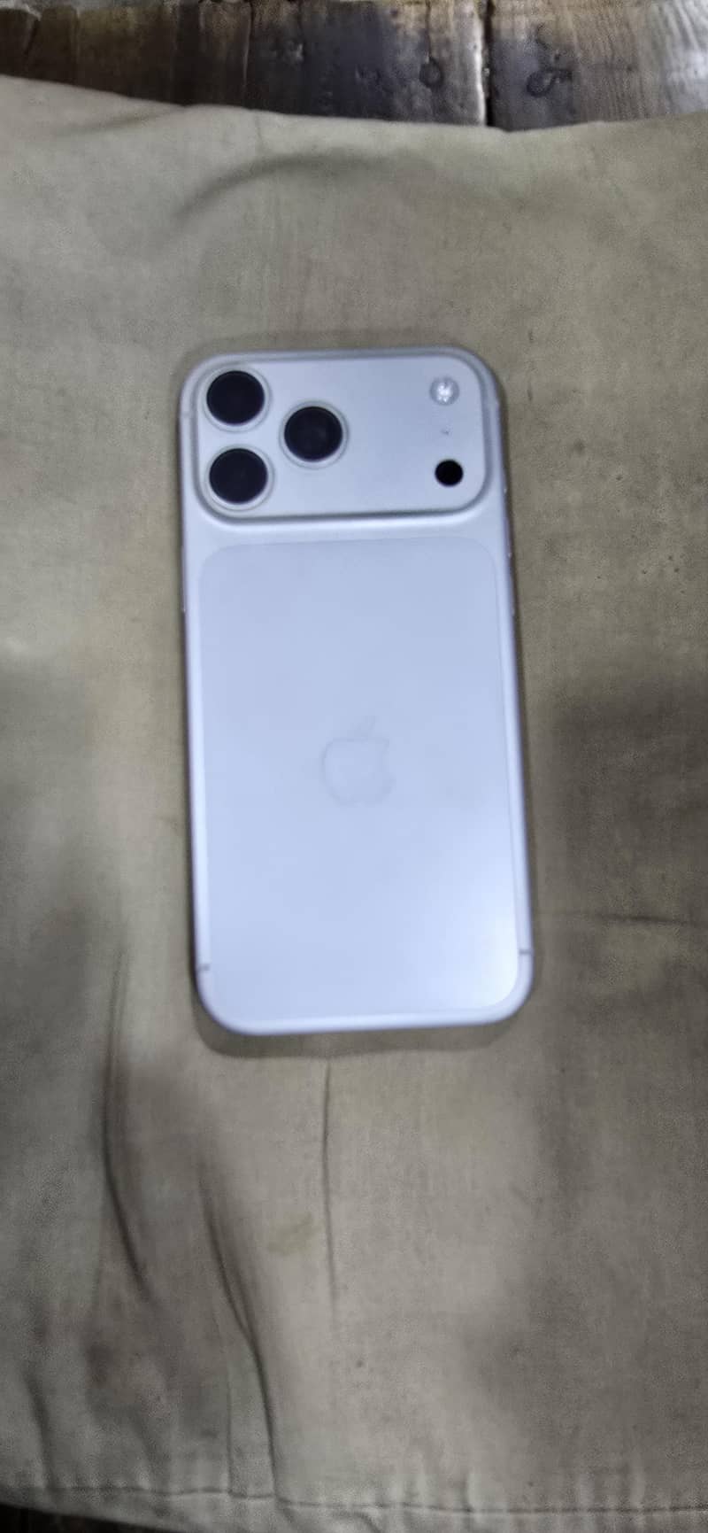 Apple iPhone 17 Pro Max 1