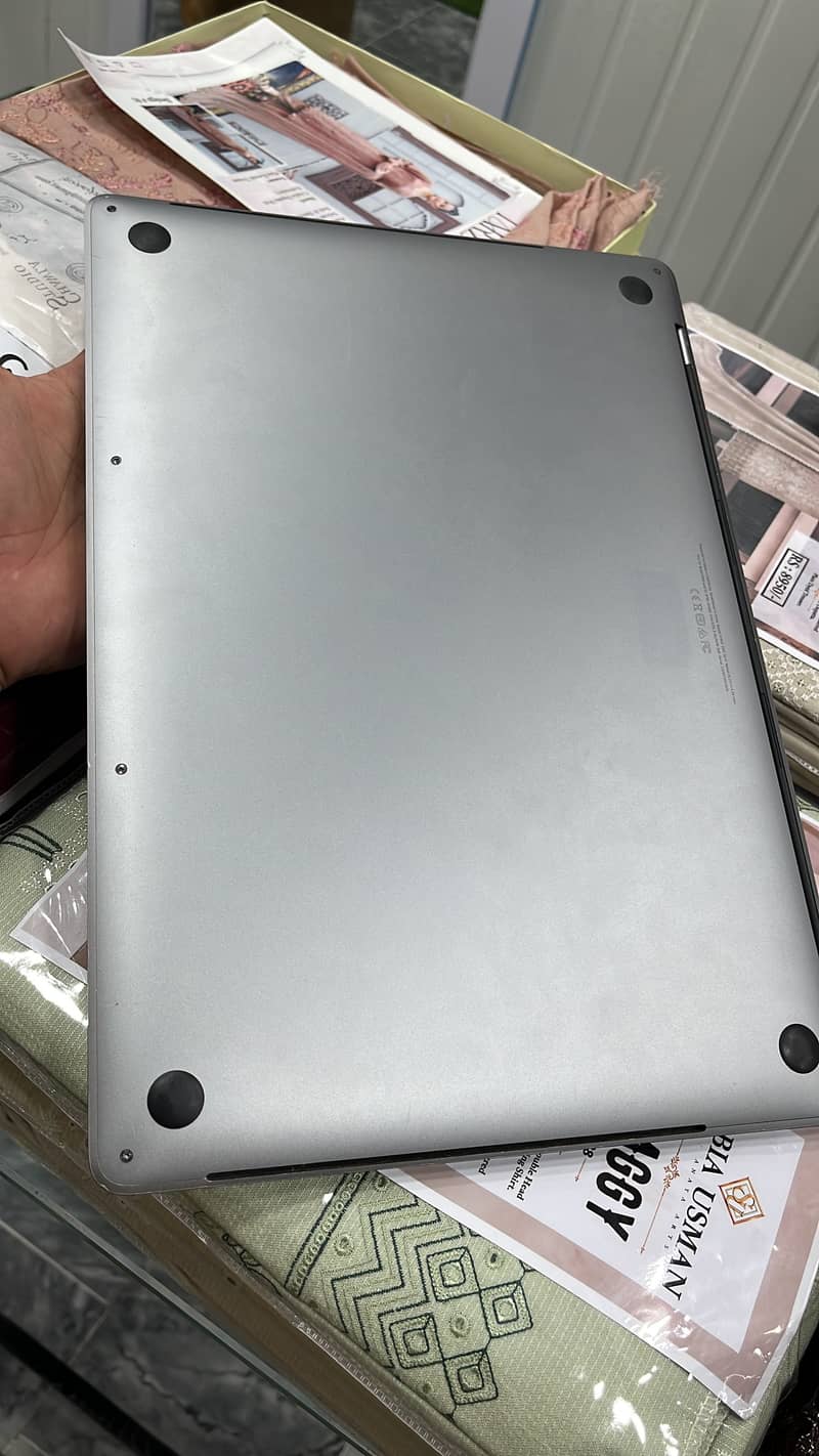 MAC BOOK PRO. 3