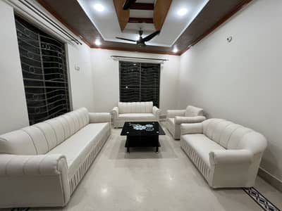 4 sofa set with 1 table new condition with new poshish