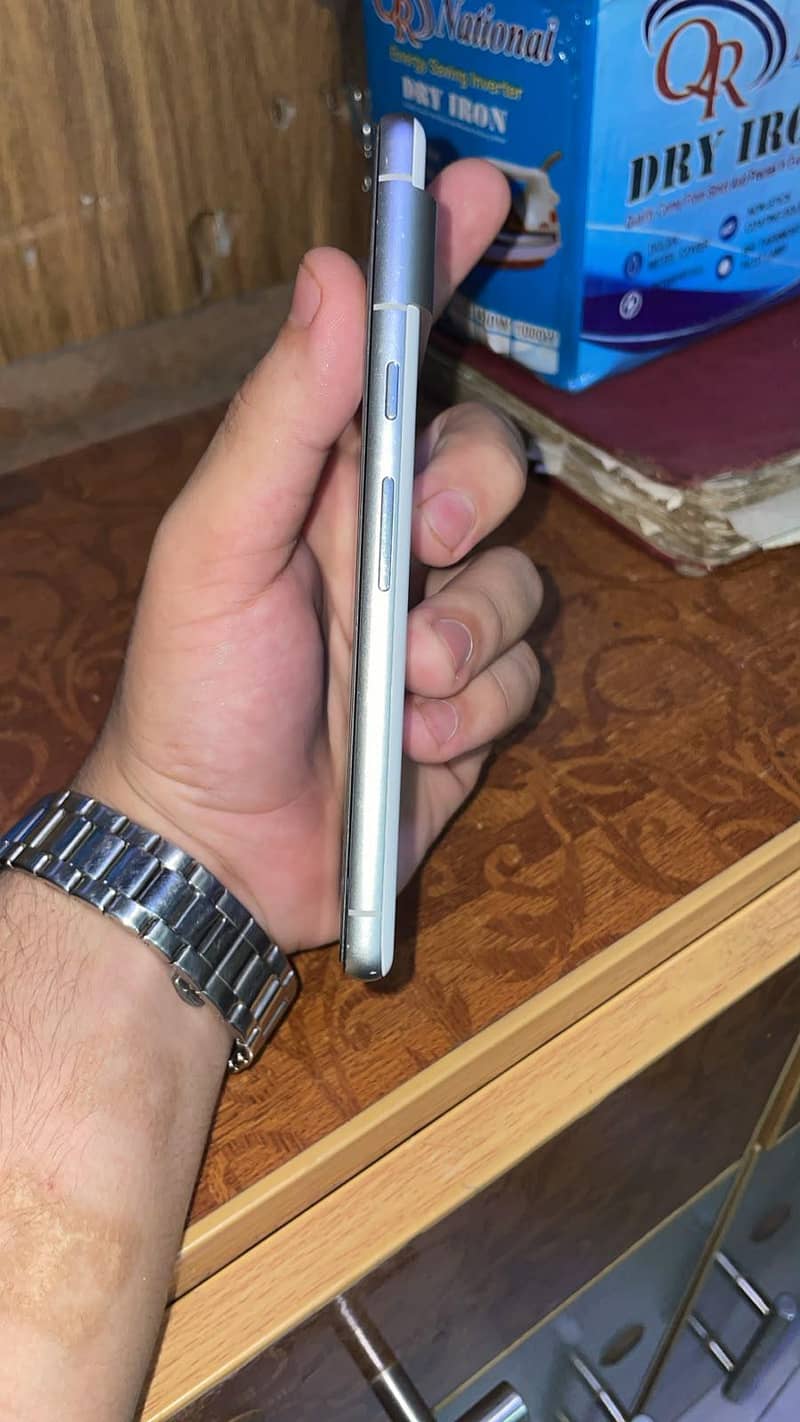 Google Pixel 7 4