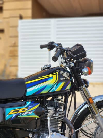 Honda 125 black