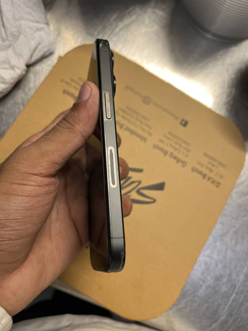 Apple iPhone 15 Pro 4