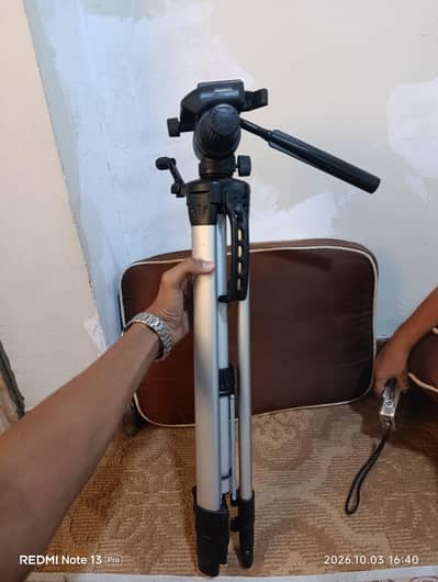 W360 Aluminum Tripod (Professional and Adjustable for Camera & Mobile)