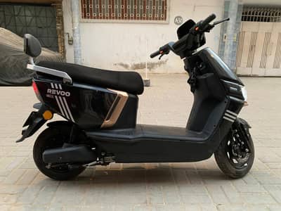 Revoo Electric Scooty A12