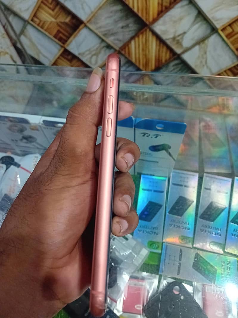Apple iPhone XR 4