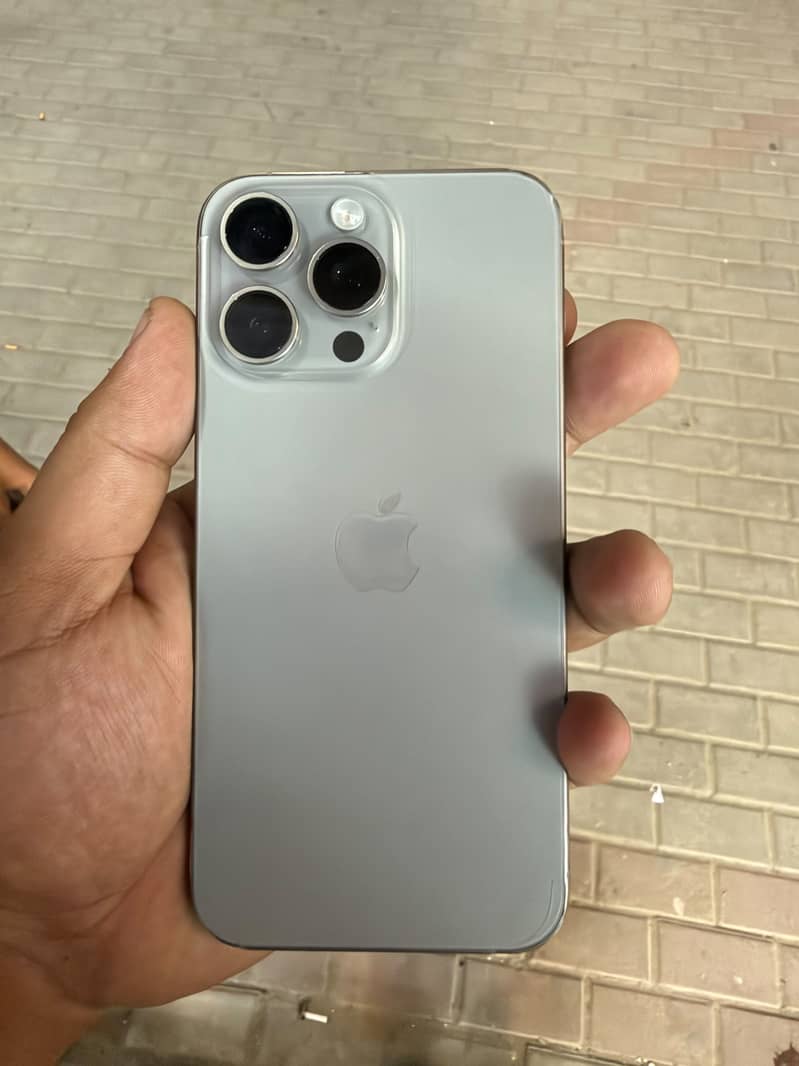 Apple iPhone 15 Pro Max 1