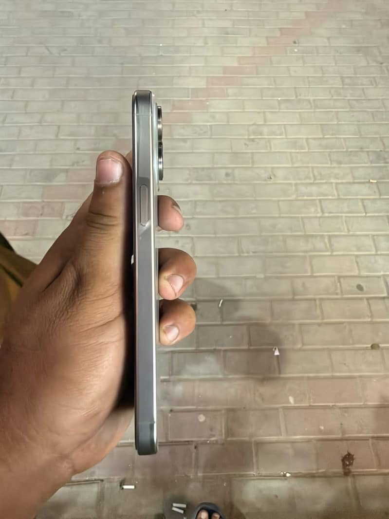 Apple iPhone 15 Pro Max 2