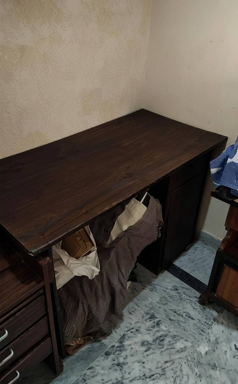 Side Tables 0