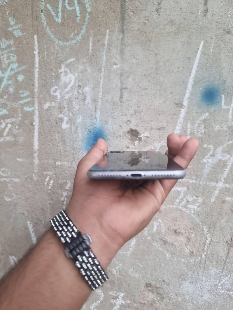 Apple iPhone 8 Plus 4