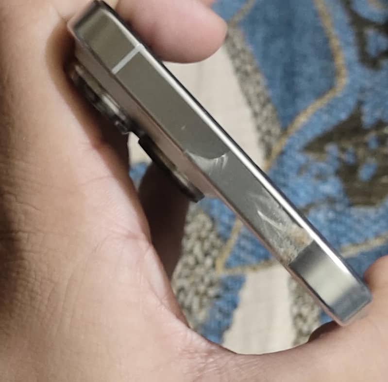 Apple iPhone 16 Pro Max 2